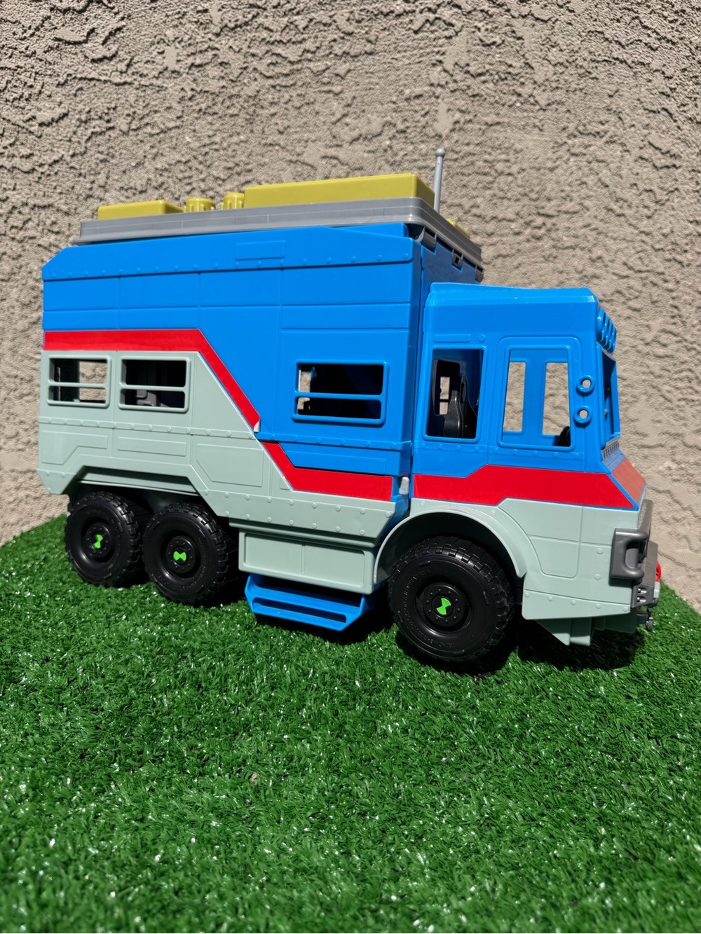 Ben 10 Rustbucket Deluxe Transforming RV Van Vehicle Playset Cartoon Network